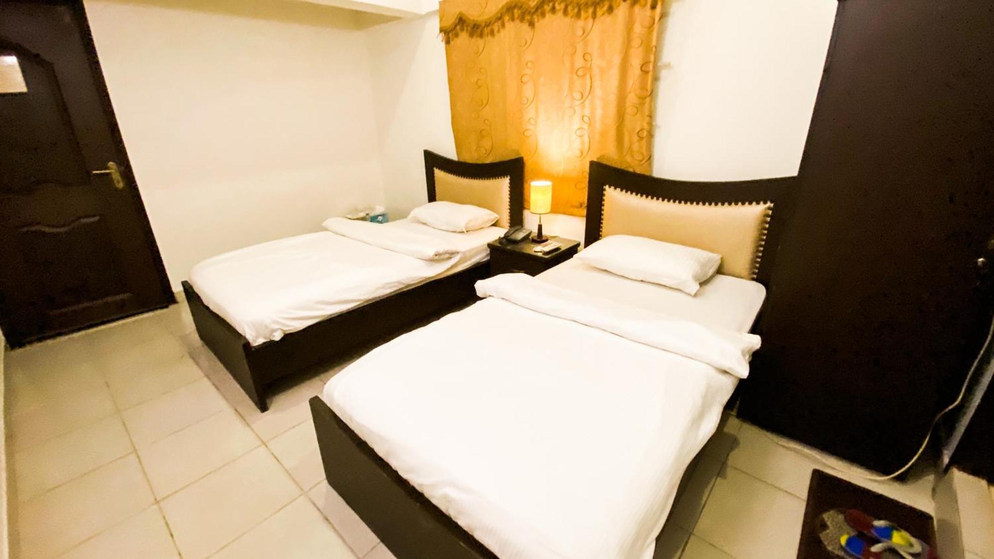 Royal Inn Hotel Karachi Esterno foto