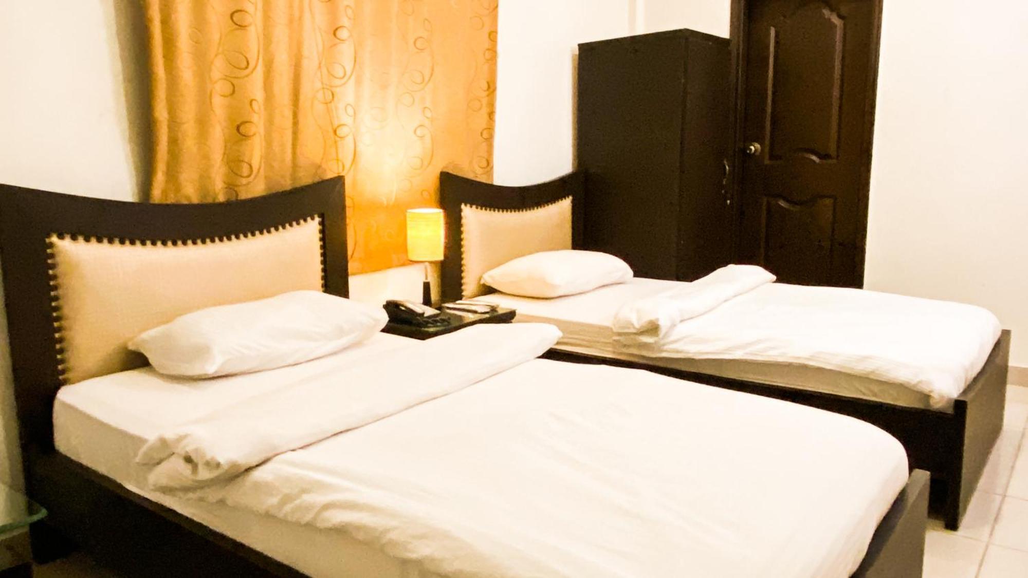 Royal Inn Hotel Karachi Esterno foto