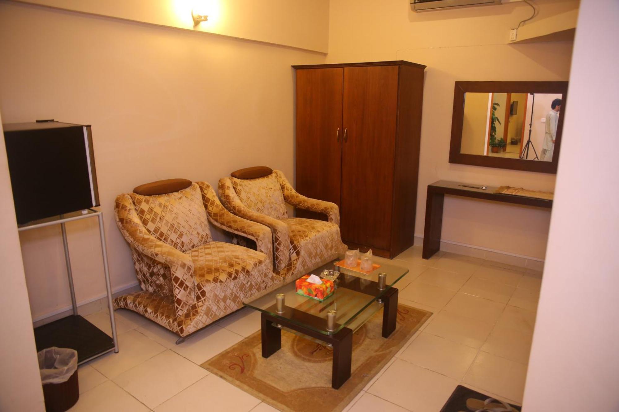 Royal Inn Hotel Karachi Esterno foto