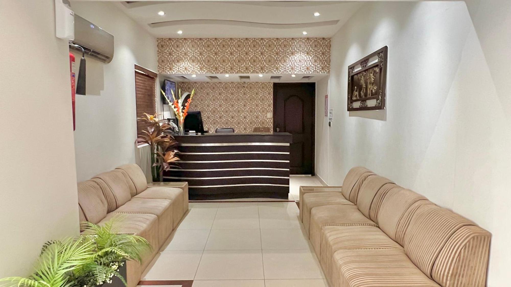 Royal Inn Hotel Karachi Esterno foto