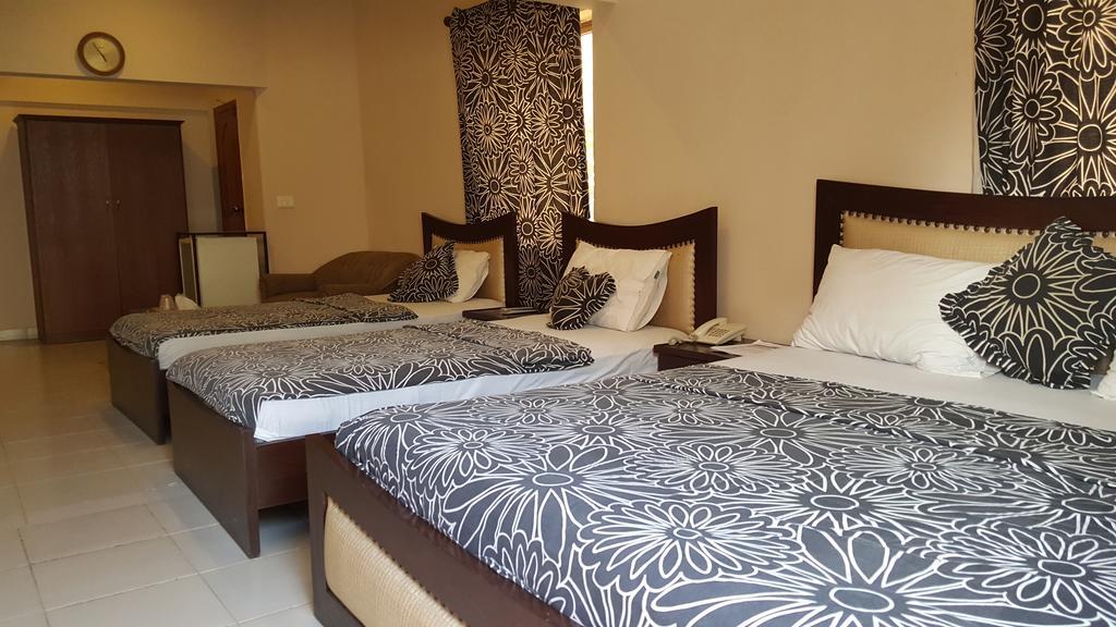 Royal Inn Hotel Karachi Esterno foto