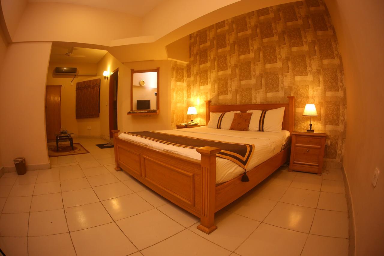 Royal Inn Hotel Karachi Esterno foto