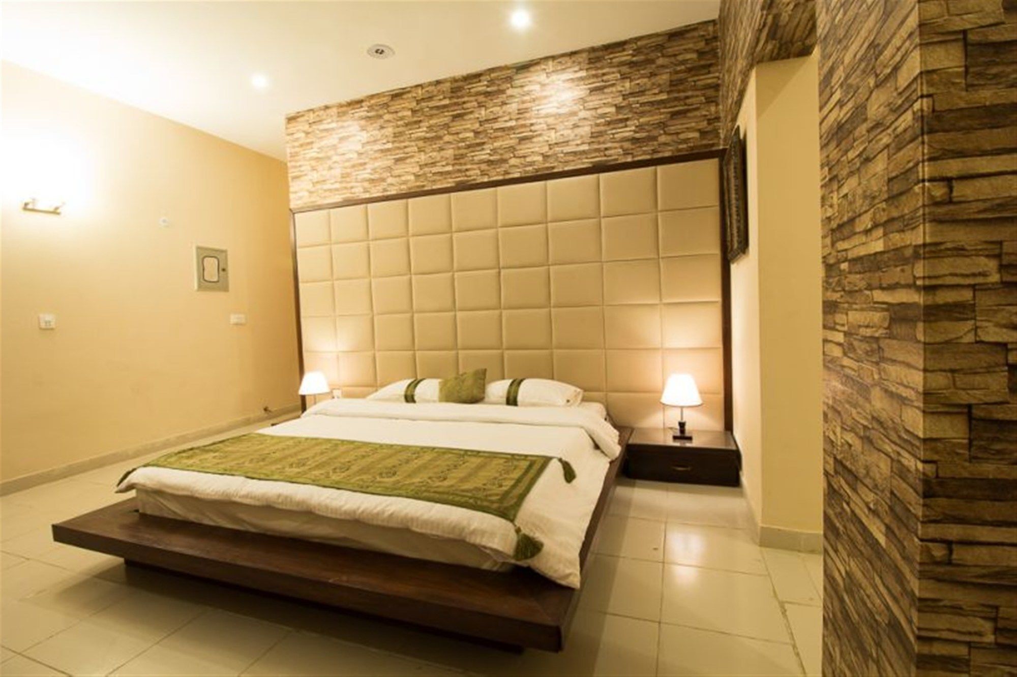 Royal Inn Hotel Karachi Esterno foto