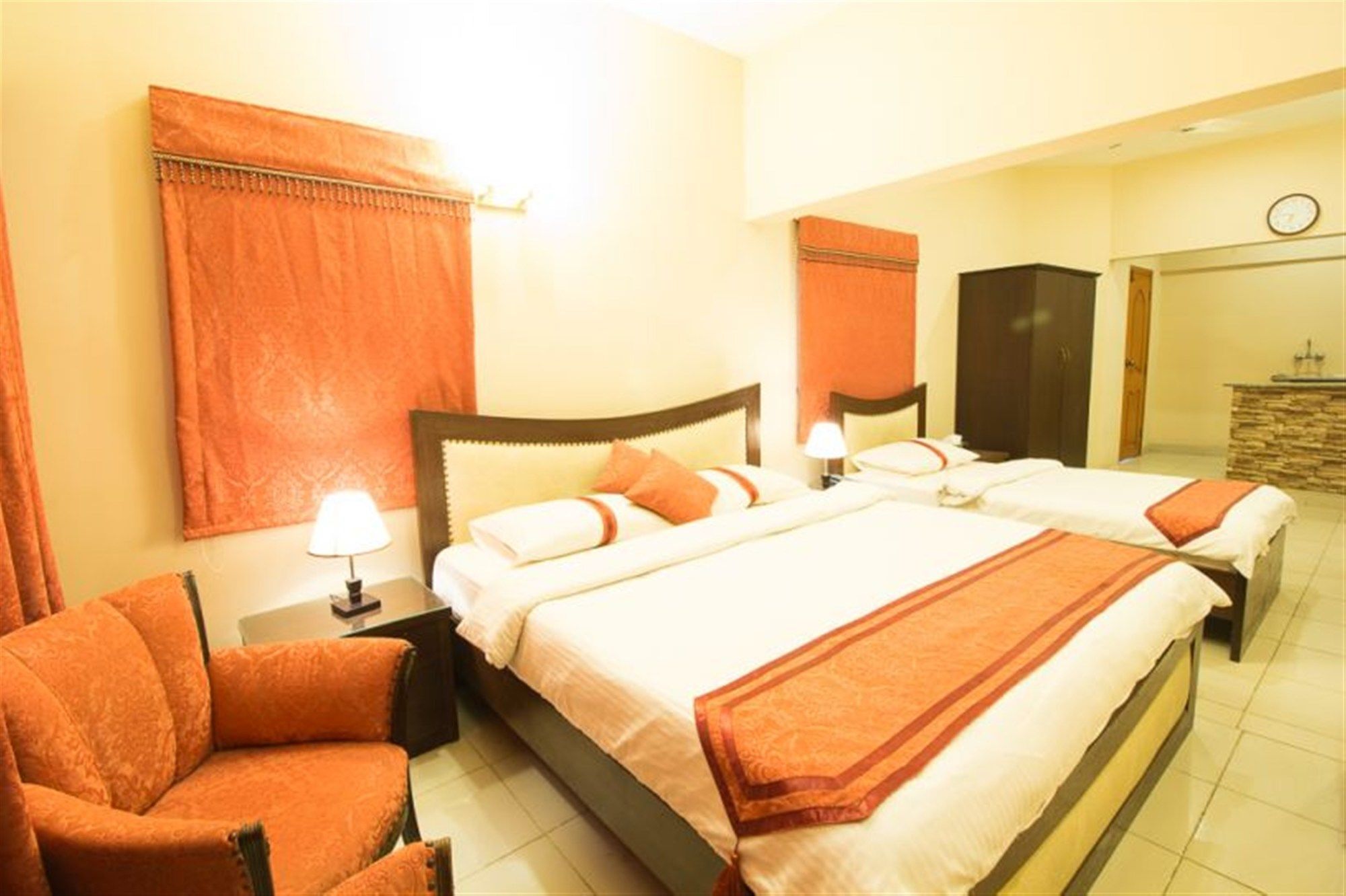 Royal Inn Hotel Karachi Esterno foto
