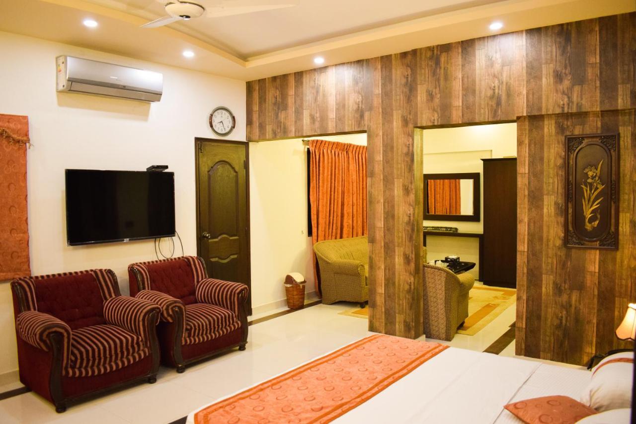 Royal Inn Hotel Karachi Esterno foto