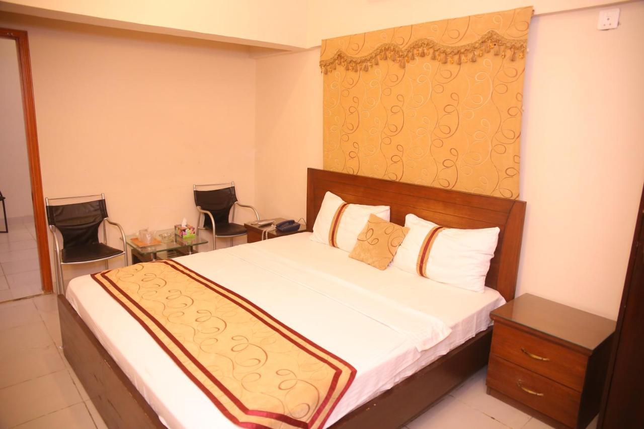 Royal Inn Hotel Karachi Esterno foto