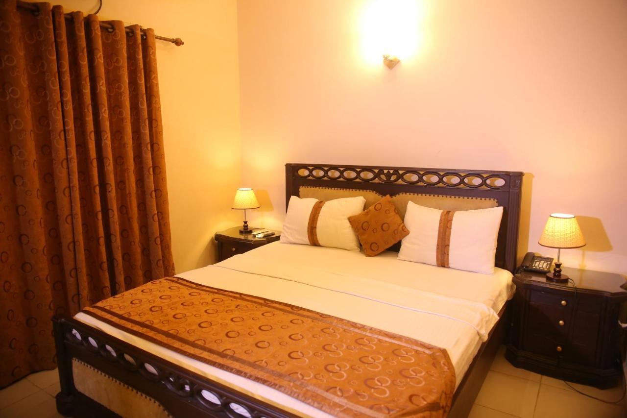 Royal Inn Hotel Karachi Esterno foto